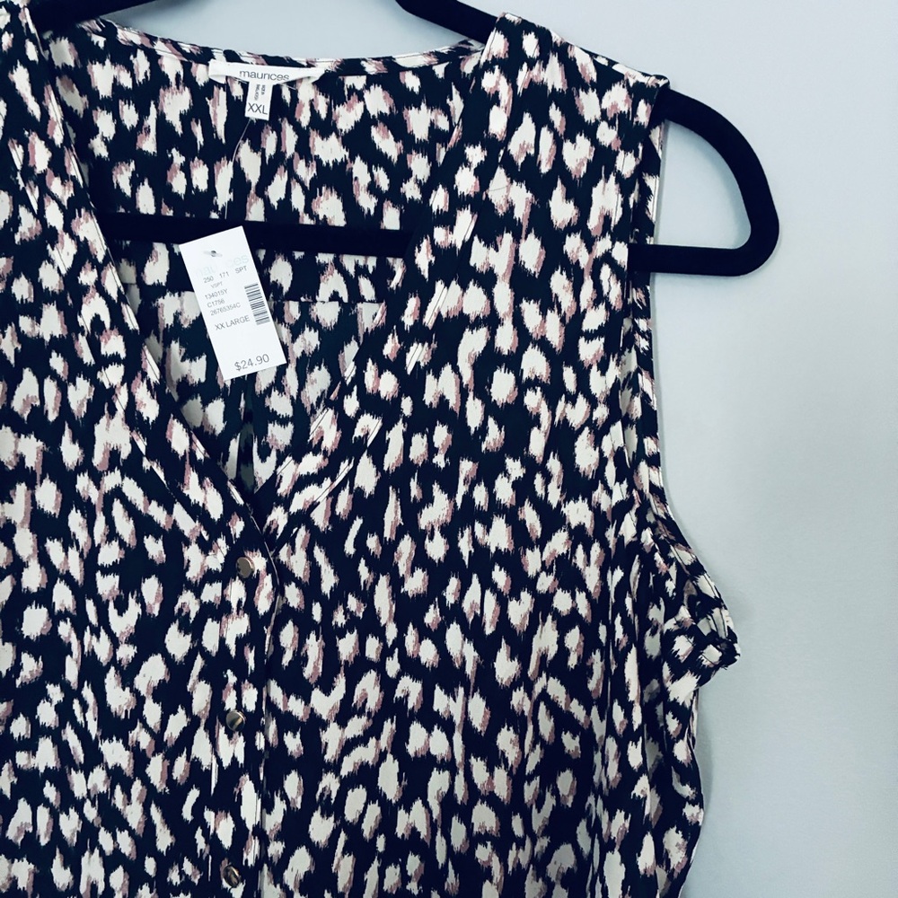 NWT Maurices Black Printed V-Neck Sleeveless Top with Cream and Blush Spots